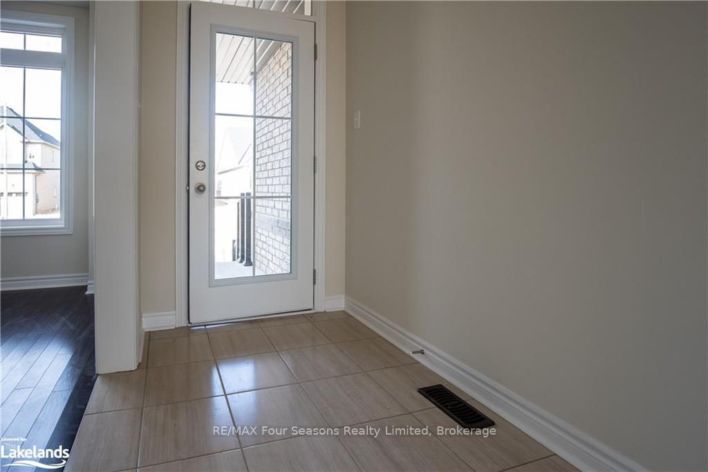 Photo 3 of Unit Upper, 90 Kirby Avenue, Collingwood — HOMEH