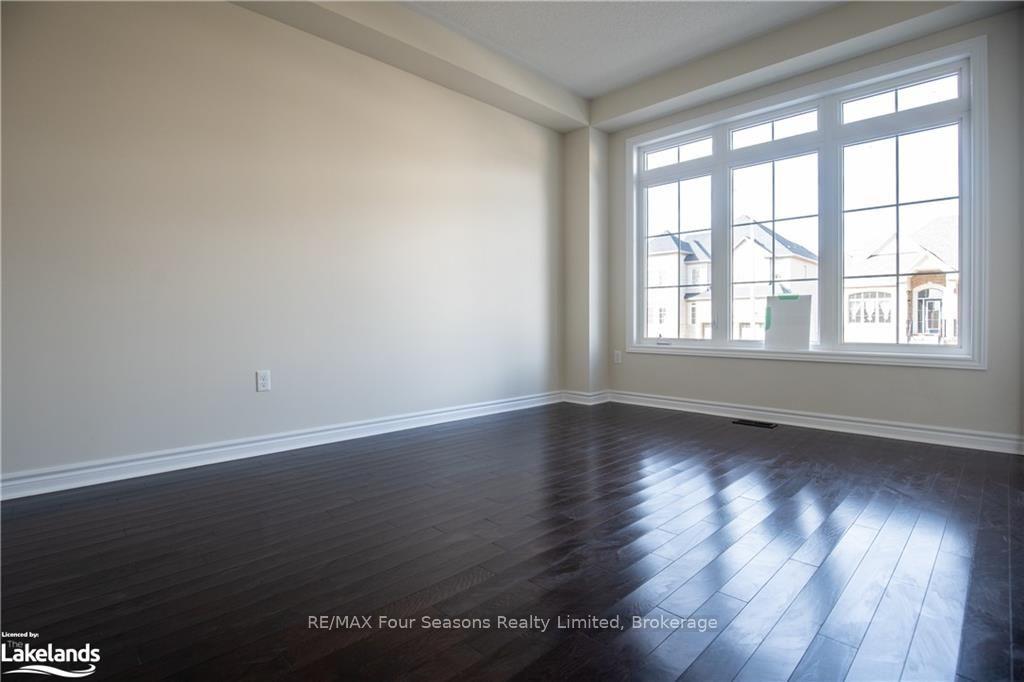 Photo 4 of Unit Upper, 90 Kirby Avenue, Collingwood — HOMEH