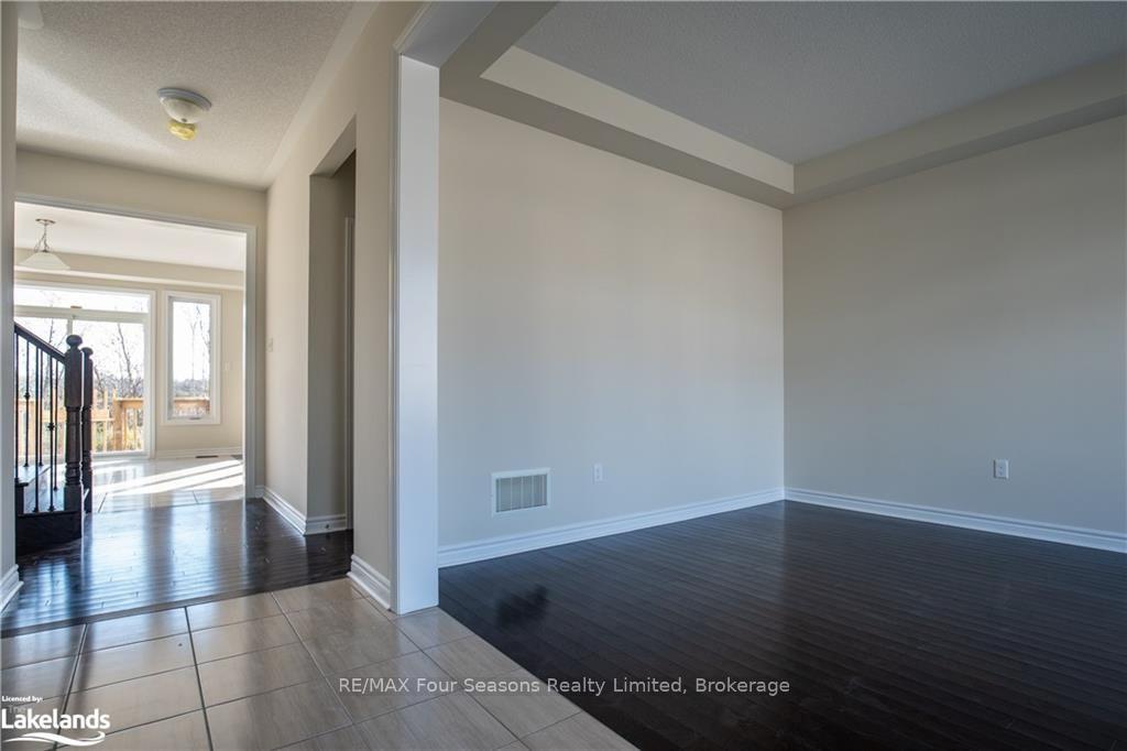 Photo 5 of Unit Upper, 90 Kirby Avenue, Collingwood — HOMEH