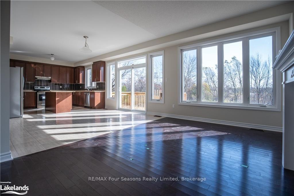 Photo 6 of Unit Upper, 90 Kirby Avenue, Collingwood — HOMEH