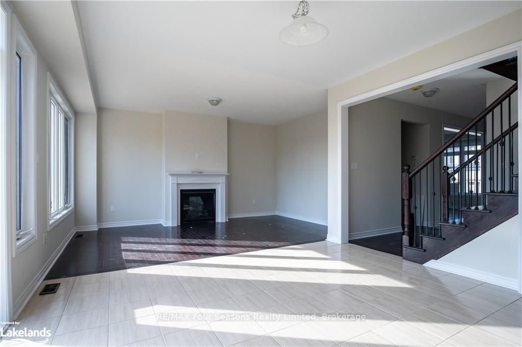 Photo 15 of Unit Upper, 90 Kirby Avenue, Collingwood — HOMEH