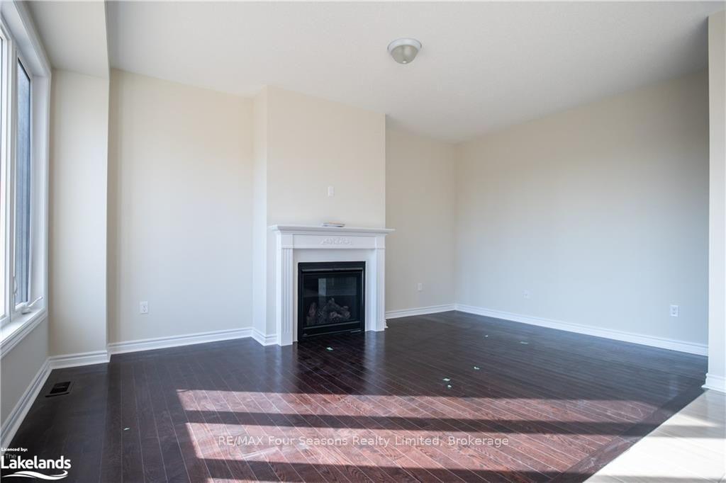 Photo 16 of Unit Upper, 90 Kirby Avenue, Collingwood — HOMEH