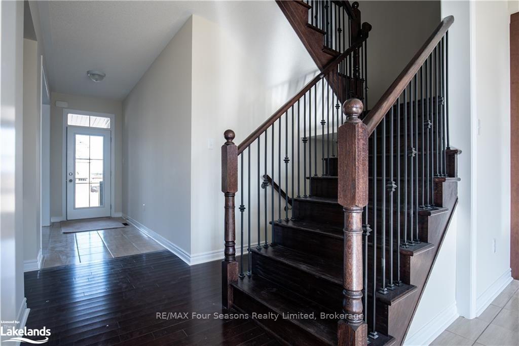 Photo 17 of Unit Upper, 90 Kirby Avenue, Collingwood — HOMEH