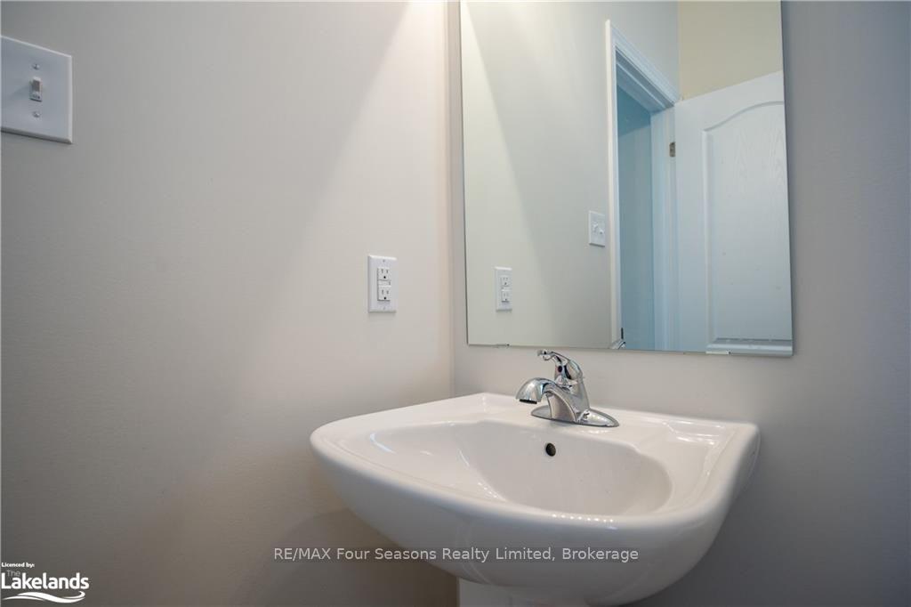 Photo 18 of Unit Upper, 90 Kirby Avenue, Collingwood — HOMEH