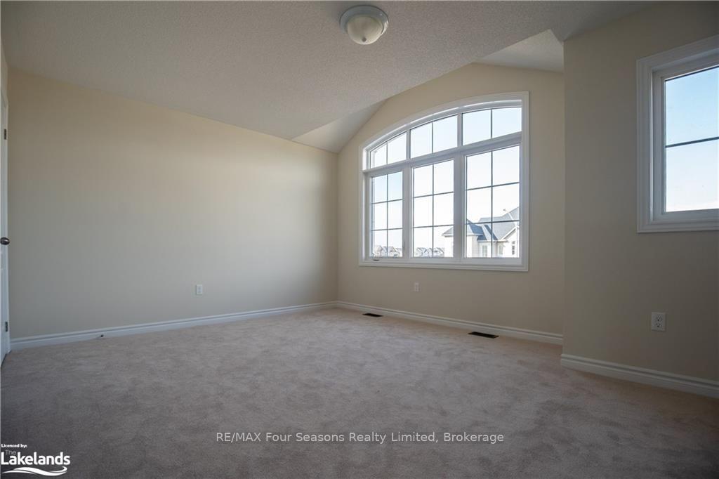 Photo 20 of Unit Upper, 90 Kirby Avenue, Collingwood — HOMEH