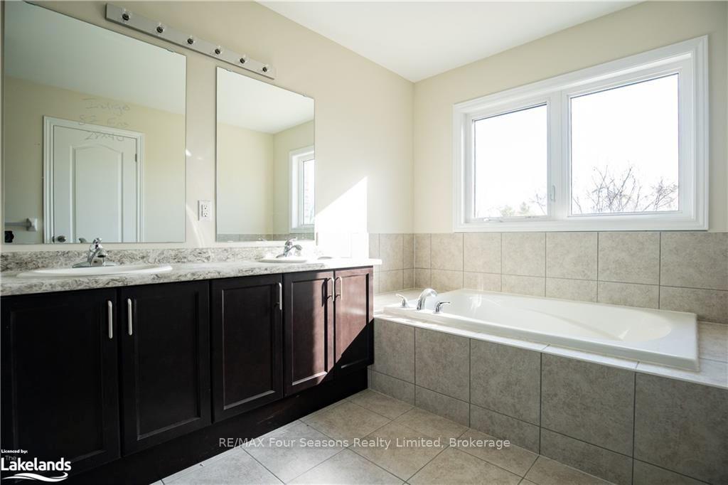 Photo 27 of Unit Upper, 90 Kirby Avenue, Collingwood — HOMEH
