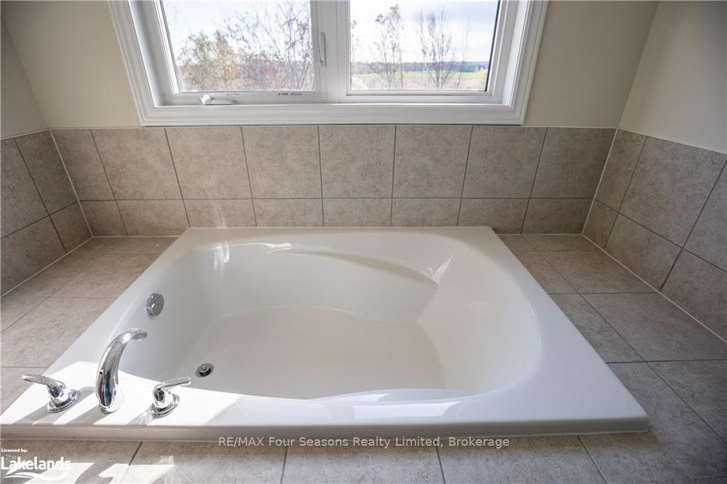 Photo 28 of Unit Upper, 90 Kirby Avenue, Collingwood — HOMEH