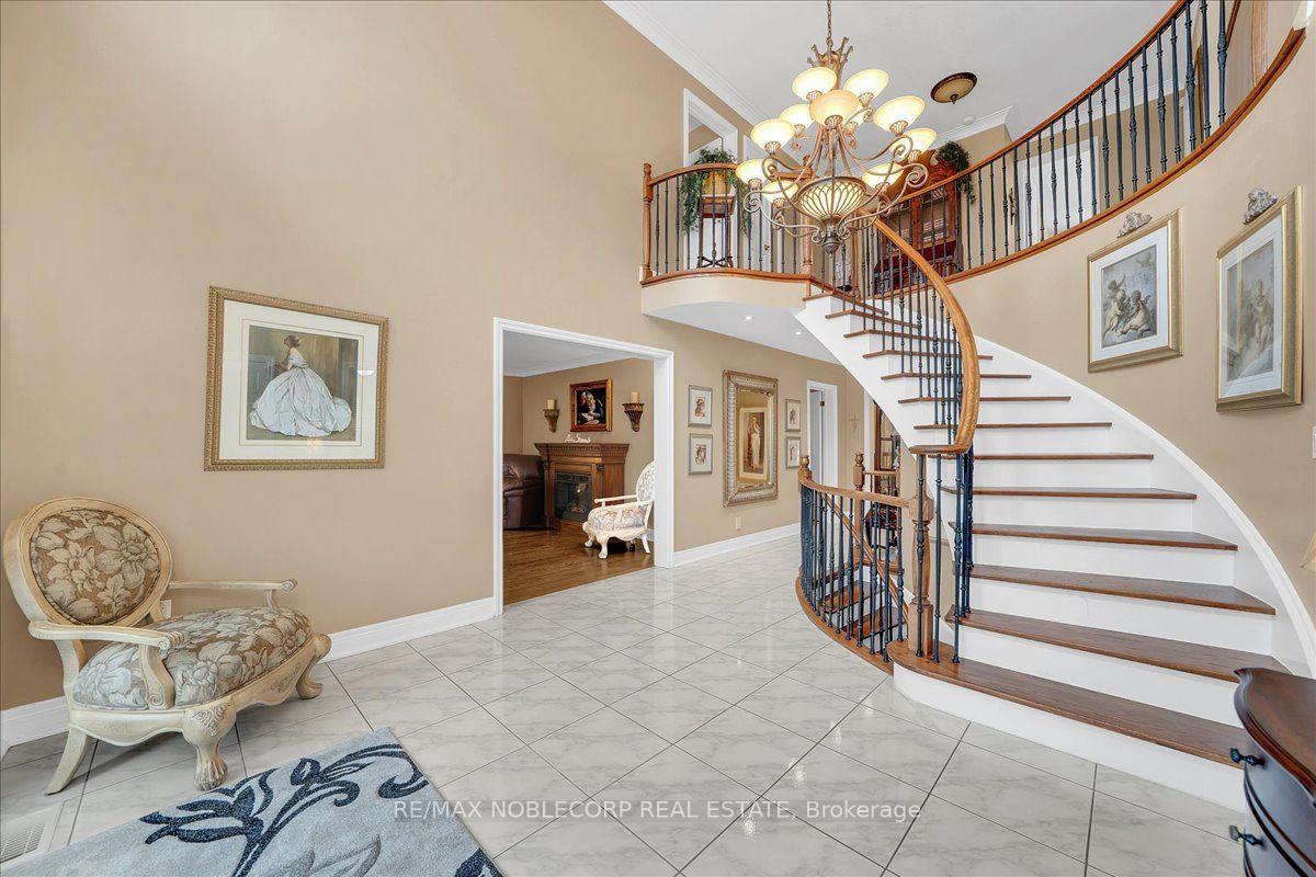Photo 3 of 109 Wigwoss Drive, Vaughan, East Woodbridge — HOMEH