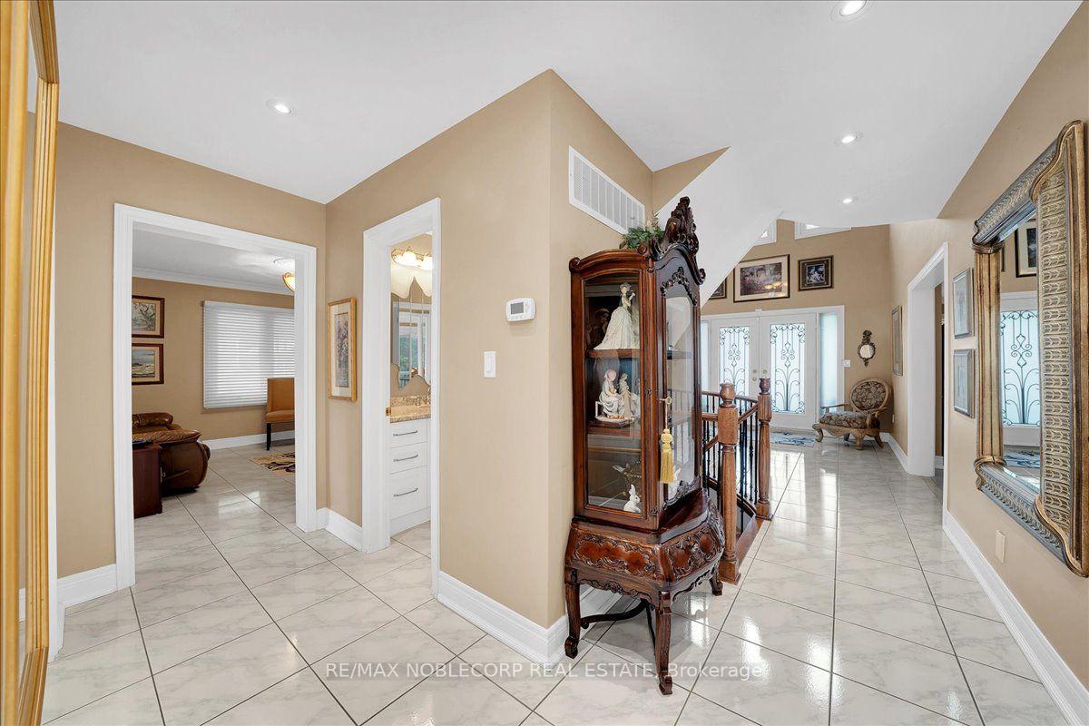 Photo 7 of 109 Wigwoss Drive, Vaughan, East Woodbridge — HOMEH