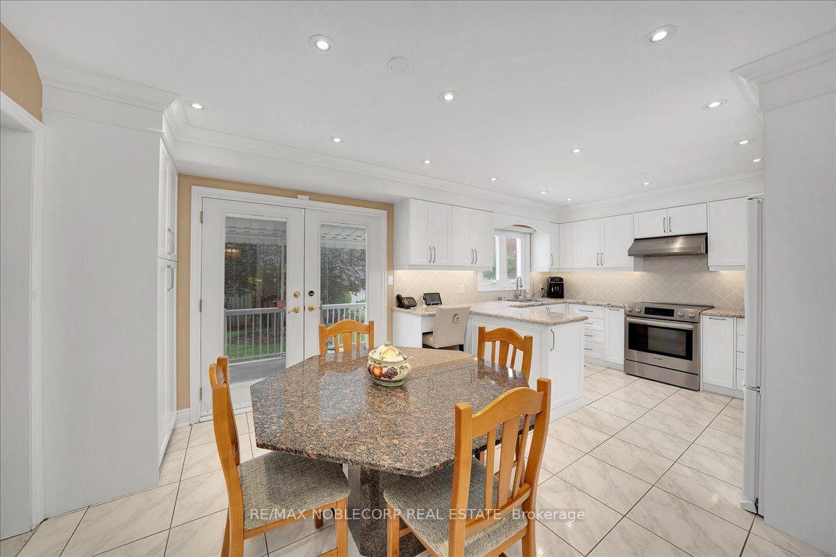 Photo 11 of 109 Wigwoss Drive, Vaughan, East Woodbridge — HOMEH