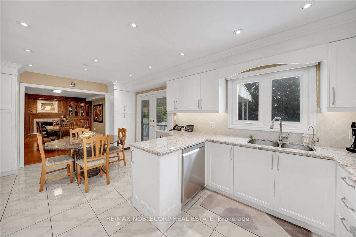 Photo 12 of 109 Wigwoss Drive, Vaughan, East Woodbridge — HOMEH