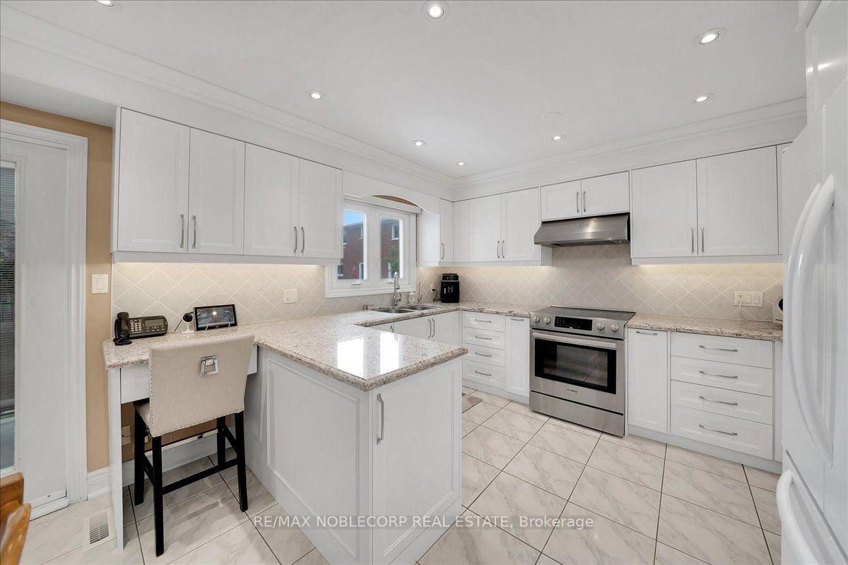 Photo 13 of 109 Wigwoss Drive, Vaughan, East Woodbridge — HOMEH