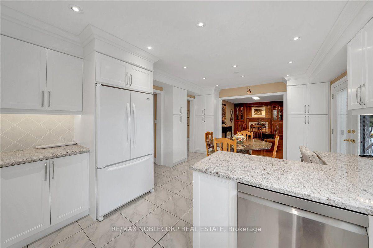Photo 15 of 109 Wigwoss Drive, Vaughan, East Woodbridge — HOMEH