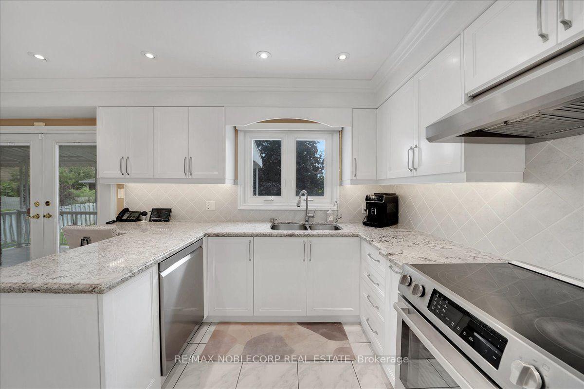 Photo 16 of 109 Wigwoss Drive, Vaughan, East Woodbridge — HOMEH