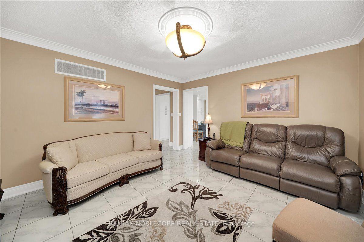Photo 19 of 109 Wigwoss Drive, Vaughan, East Woodbridge — HOMEH