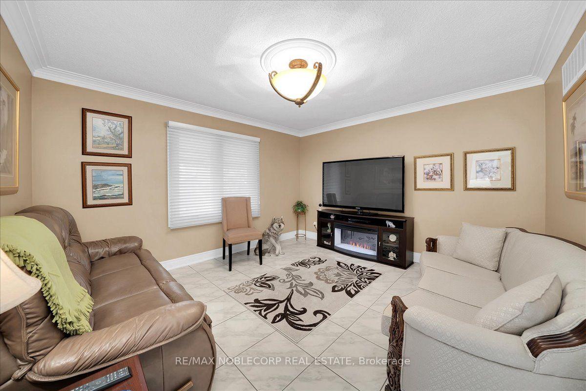 Photo 20 of 109 Wigwoss Drive, Vaughan, East Woodbridge — HOMEH
