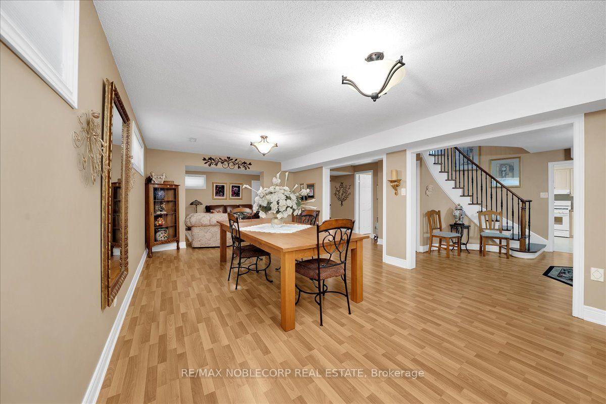 Photo 41 of 109 Wigwoss Drive, Vaughan, East Woodbridge — HOMEH