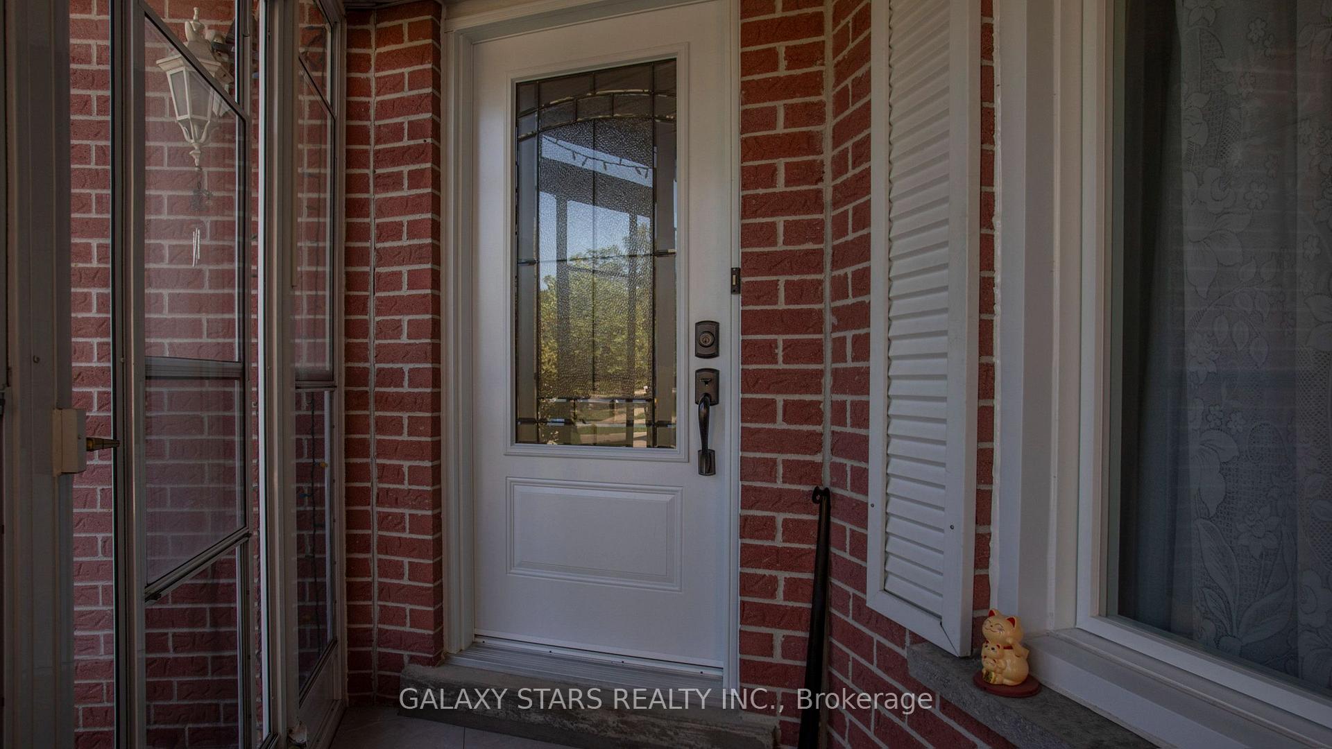 Photo 4 of 40 Nightstar Drive, Richmond Hill, Observatory — HOMEH