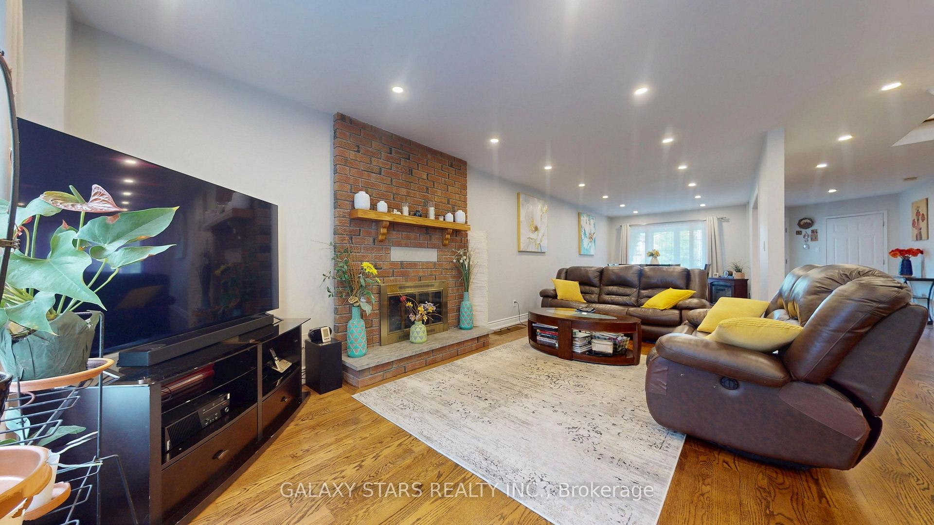 Photo 5 of 40 Nightstar Drive, Richmond Hill, Observatory — HOMEH