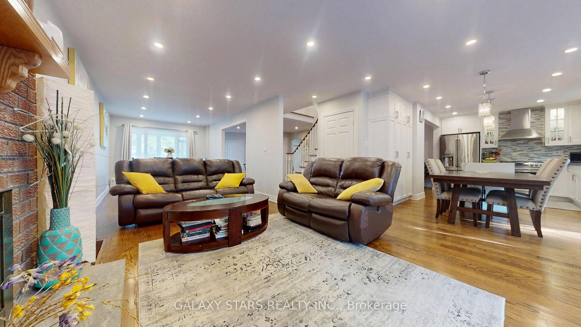 Photo 6 of 40 Nightstar Drive, Richmond Hill, Observatory — HOMEH