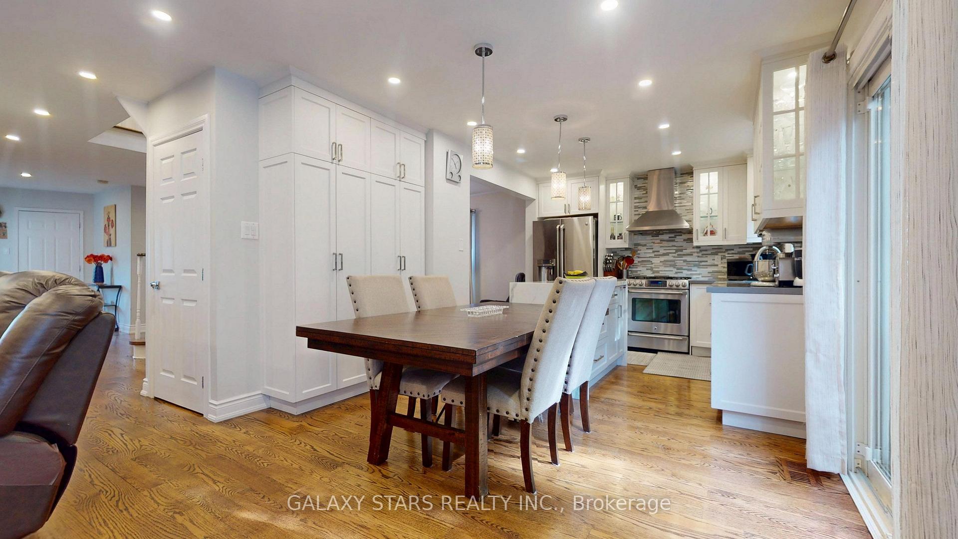 Photo 10 of 40 Nightstar Drive, Richmond Hill, Observatory — HOMEH