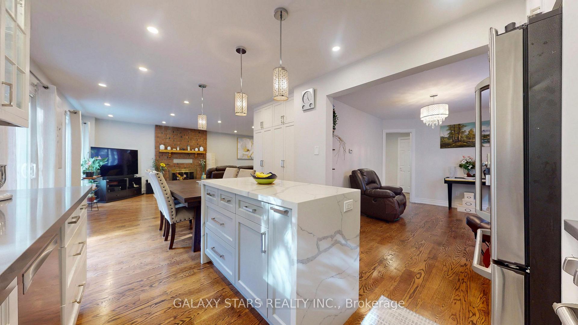 Photo 12 of 40 Nightstar Drive, Richmond Hill, Observatory — HOMEH