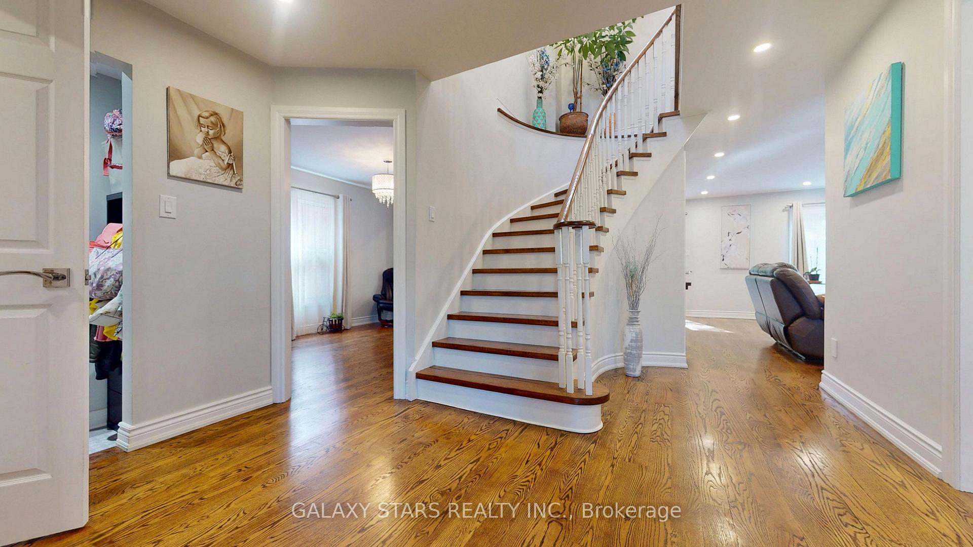 Photo 16 of 40 Nightstar Drive, Richmond Hill, Observatory — HOMEH