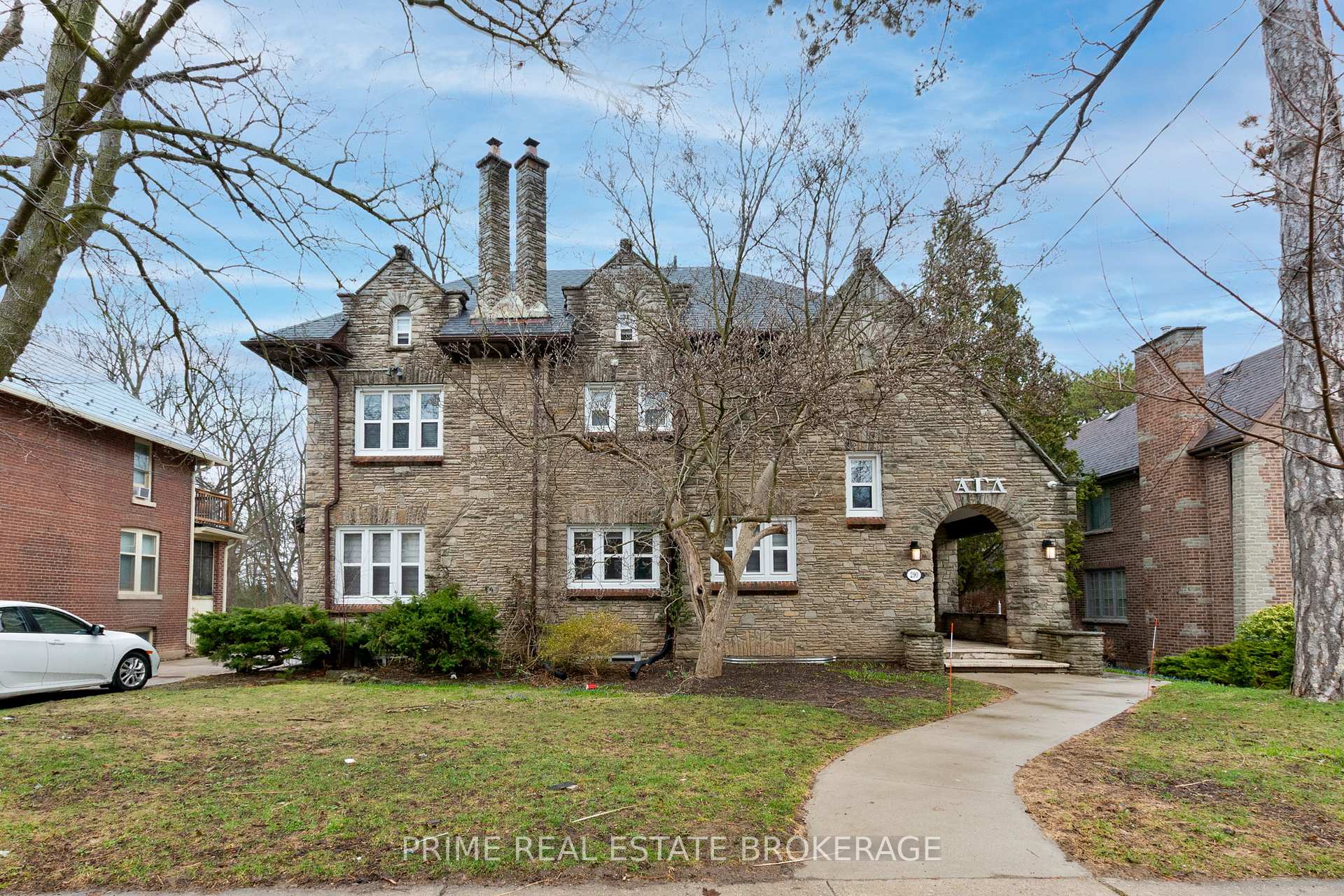 Photo of 290 Huron Street