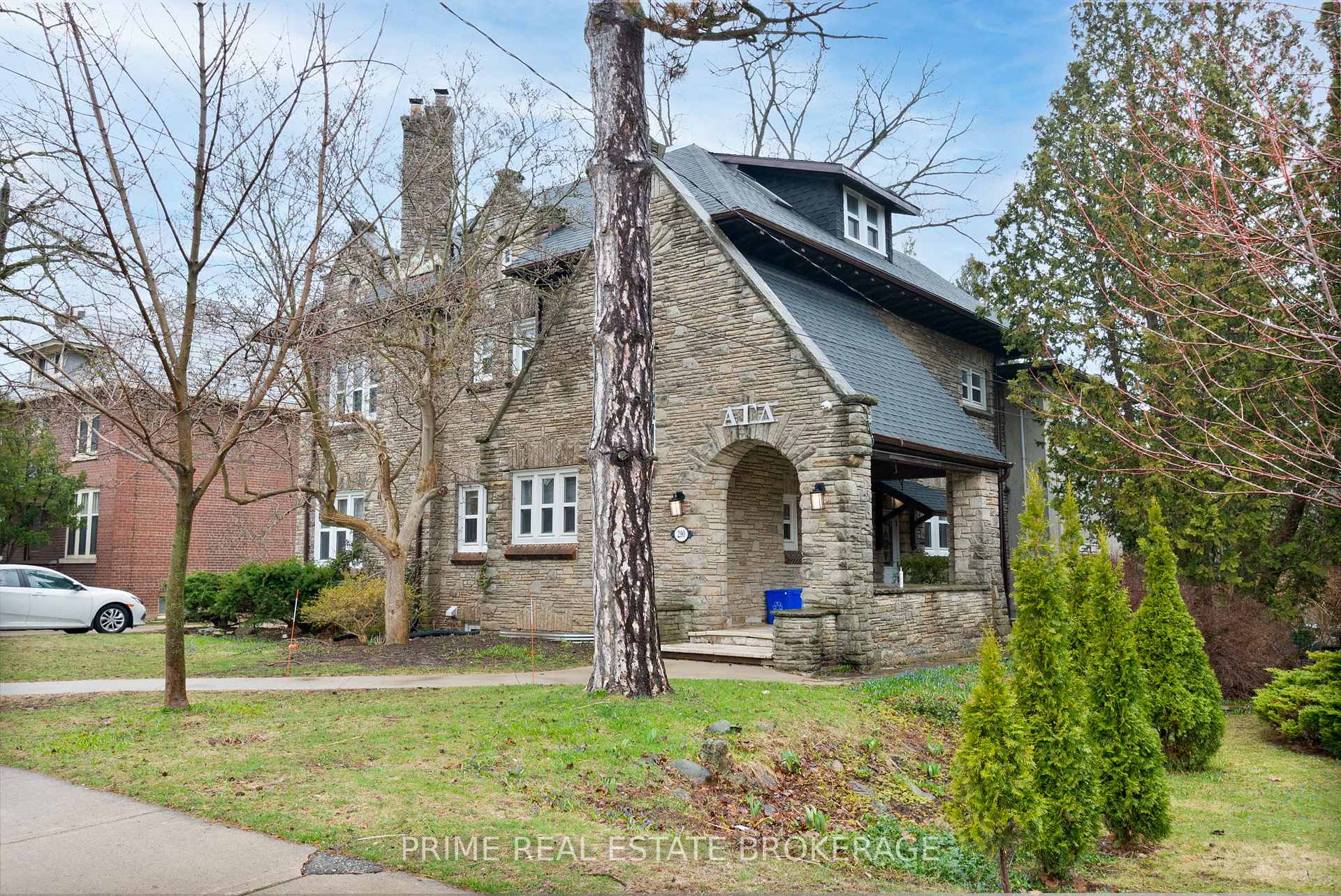 Photo 2 of 290 Huron Street, London, East B — HOMEH