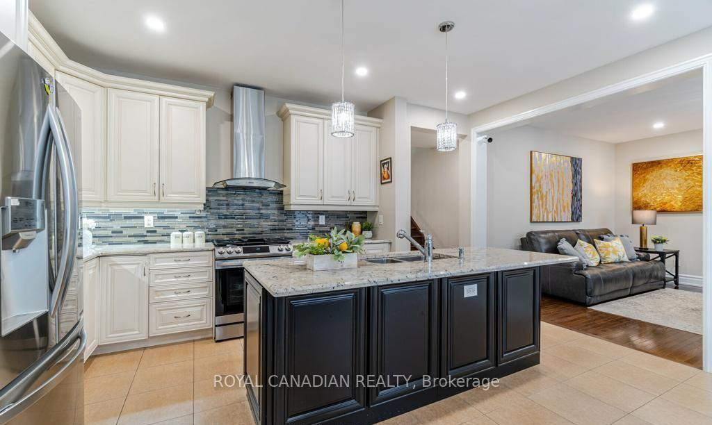 Photo 5 of Unit Upper, 23 Intrigue Trail, Brampton, Credit Valley — HOMEH