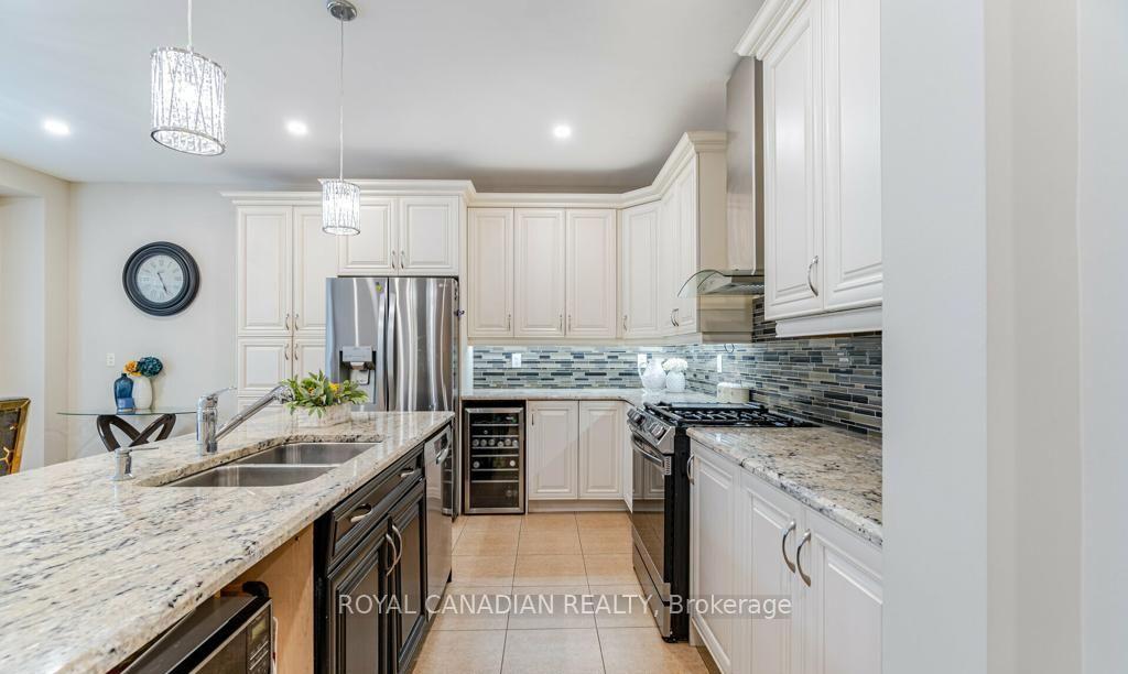 Photo 6 of Unit Upper, 23 Intrigue Trail, Brampton, Credit Valley — HOMEH