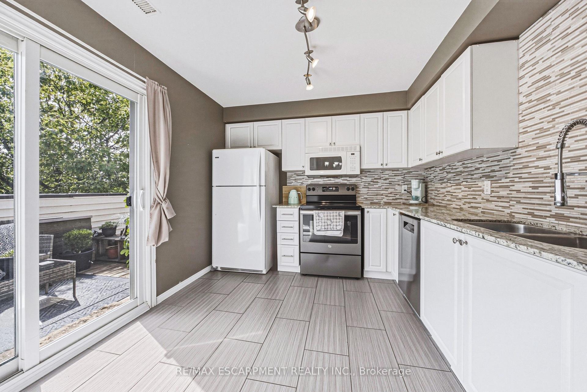 Photo 5 of Unit 88, 2530 Northampton Boulevard, Burlington, Headon — HOMEH