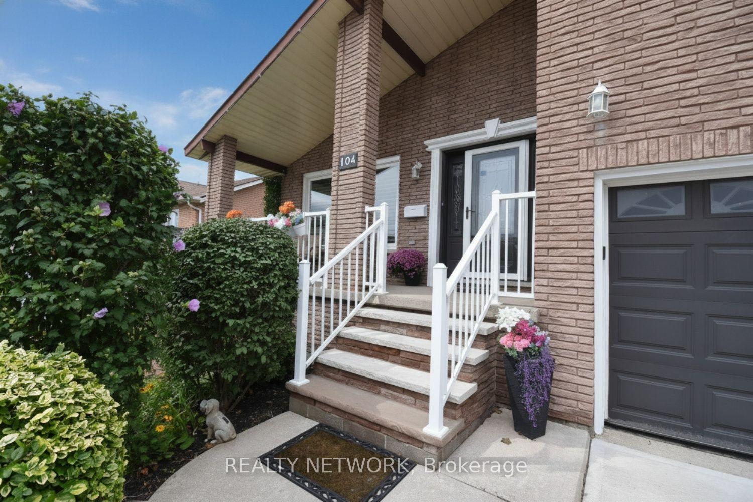 Photo 3 of 104 Glen Cannon Drive, Hamilton, Stoney Creek — HOMEH