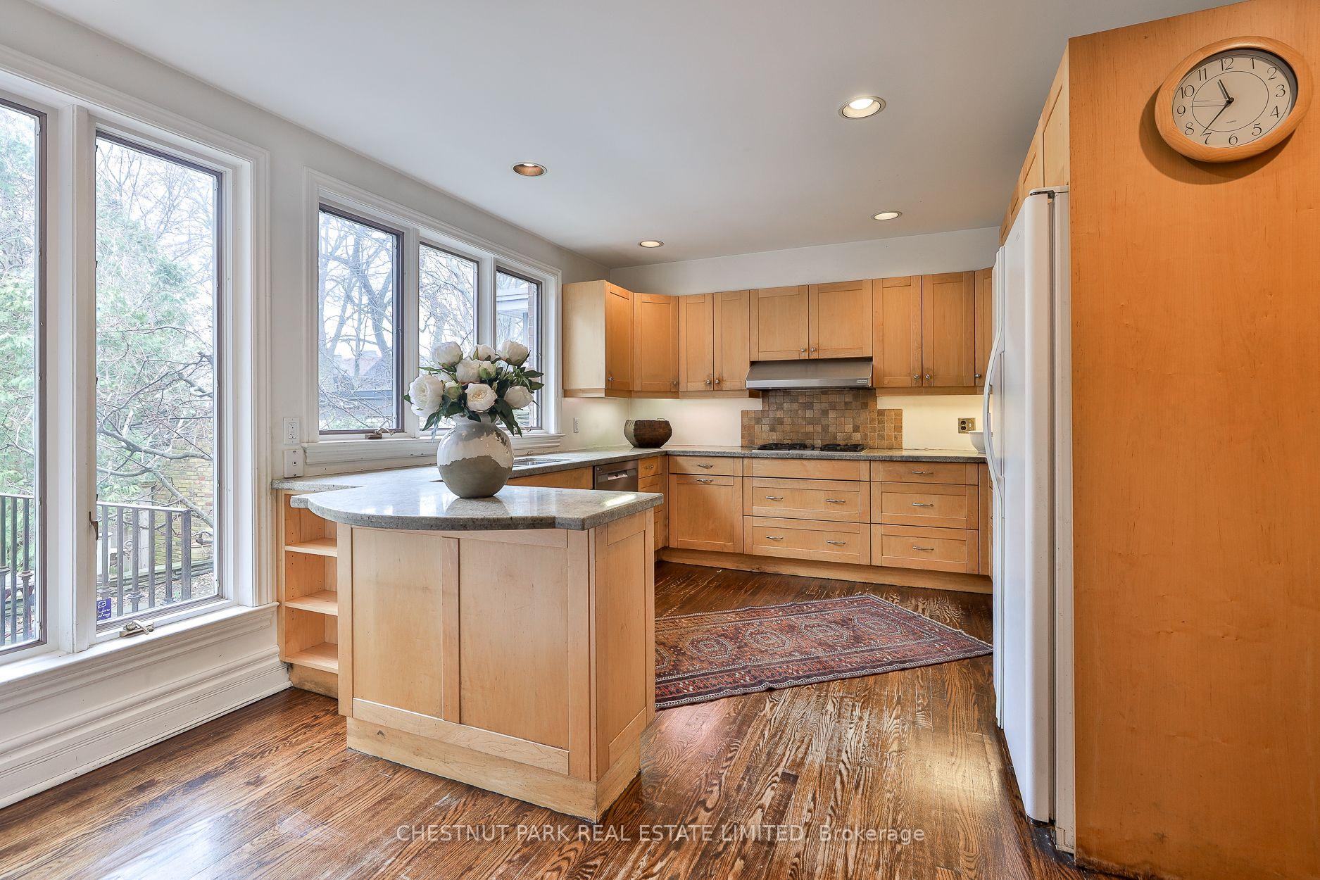 Photo 23 of 127 Roxborough Drive, Toronto, Rosedale-Moore Park — HOMEH