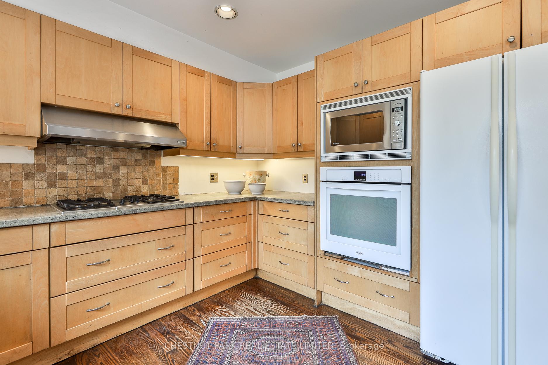 Photo 25 of 127 Roxborough Drive, Toronto, Rosedale-Moore Park — HOMEH