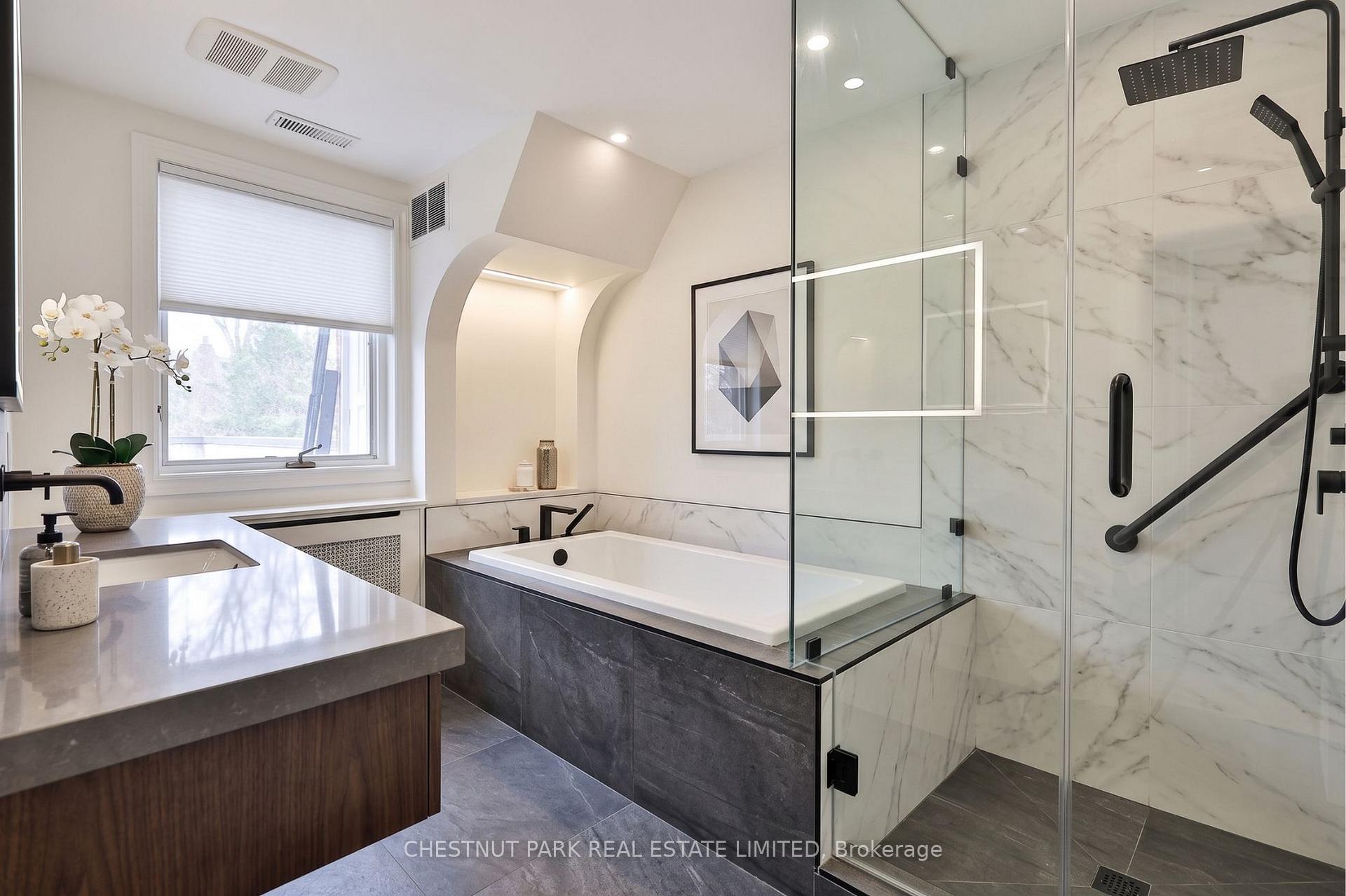 Photo 33 of 127 Roxborough Drive, Toronto, Rosedale-Moore Park — HOMEH