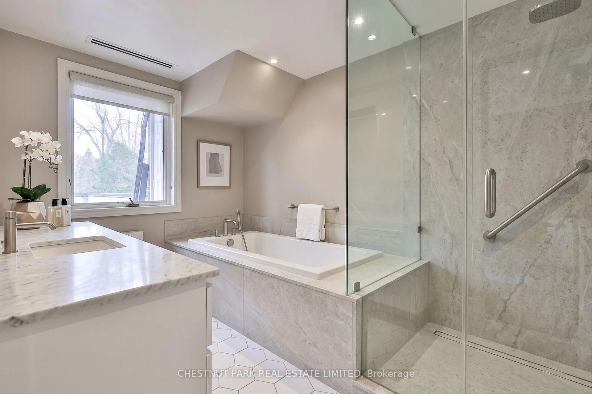 Photo 34 of 127 Roxborough Drive, Toronto, Rosedale-Moore Park — HOMEH