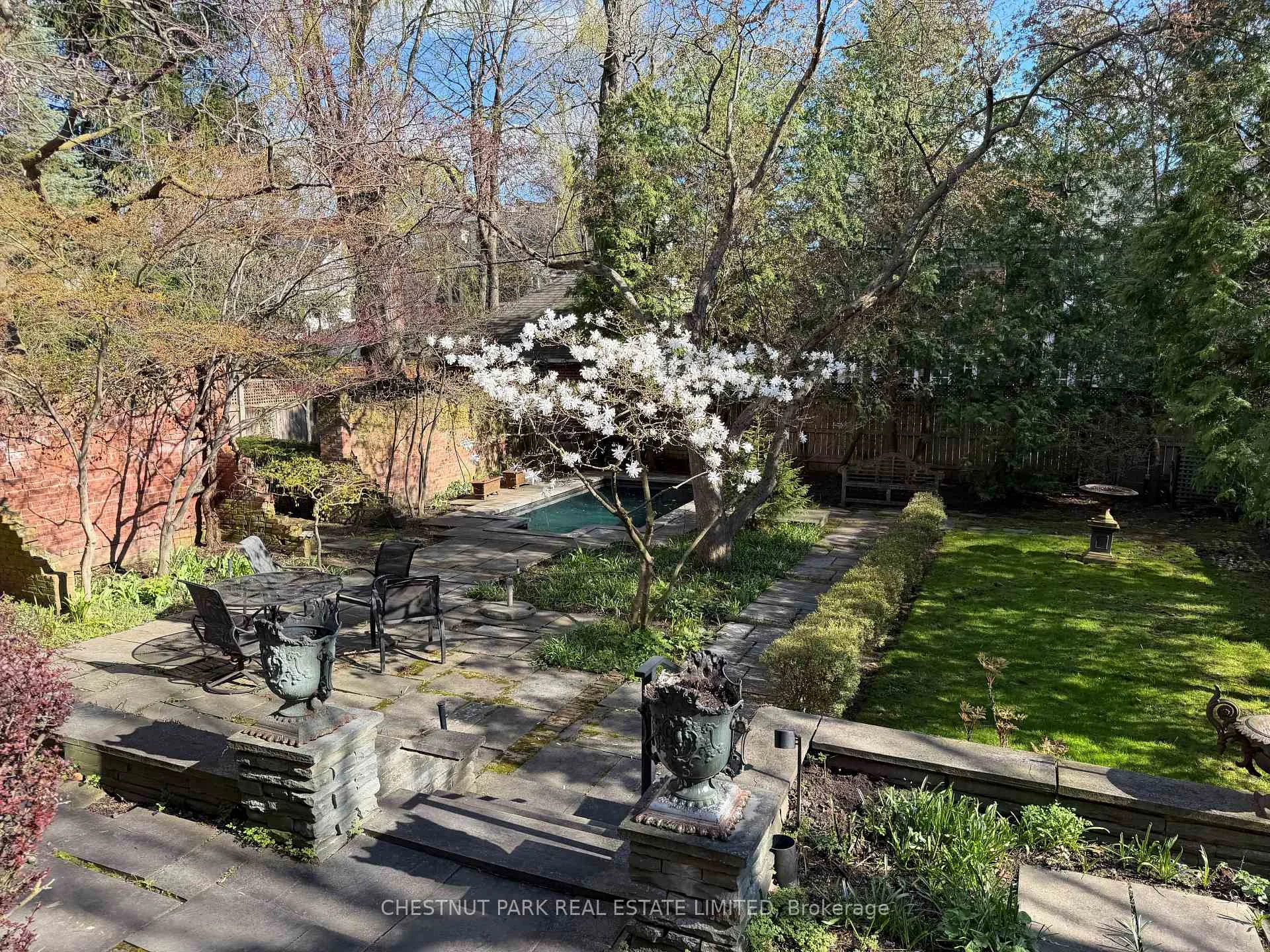 Photo 43 of 127 Roxborough Drive, Toronto, Rosedale-Moore Park — HOMEH