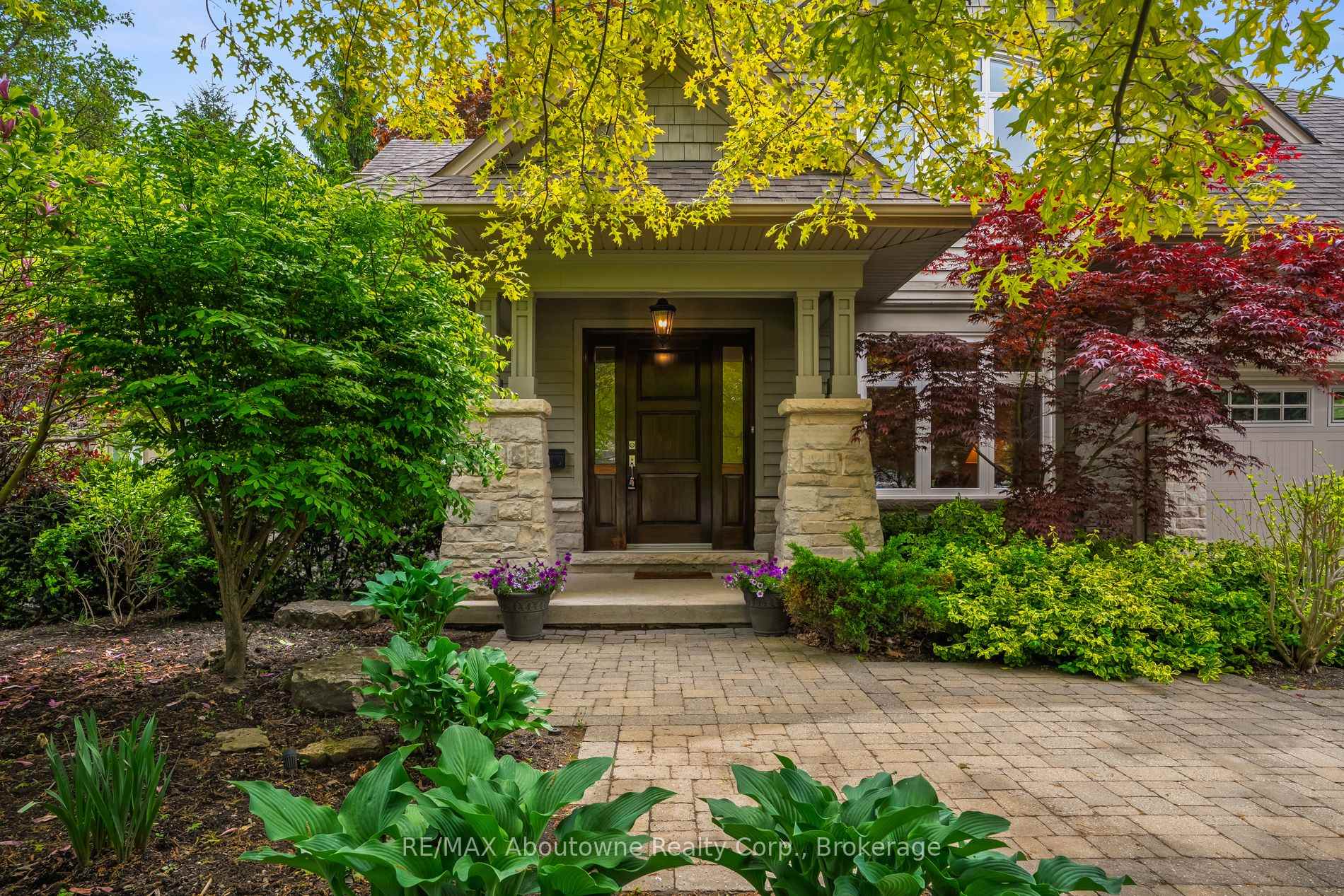Photo 3 of 370 Christina Drive, Oakville, Southwest — HOMEH