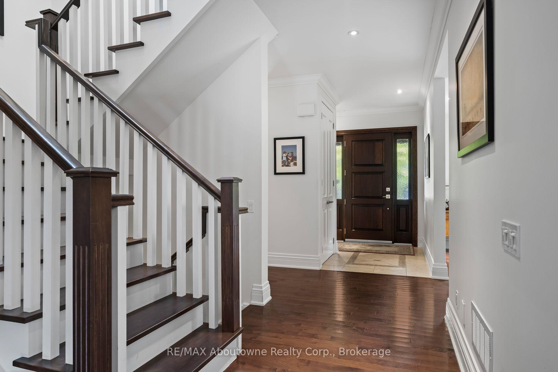 Photo 4 of 370 Christina Drive, Oakville, Southwest — HOMEH