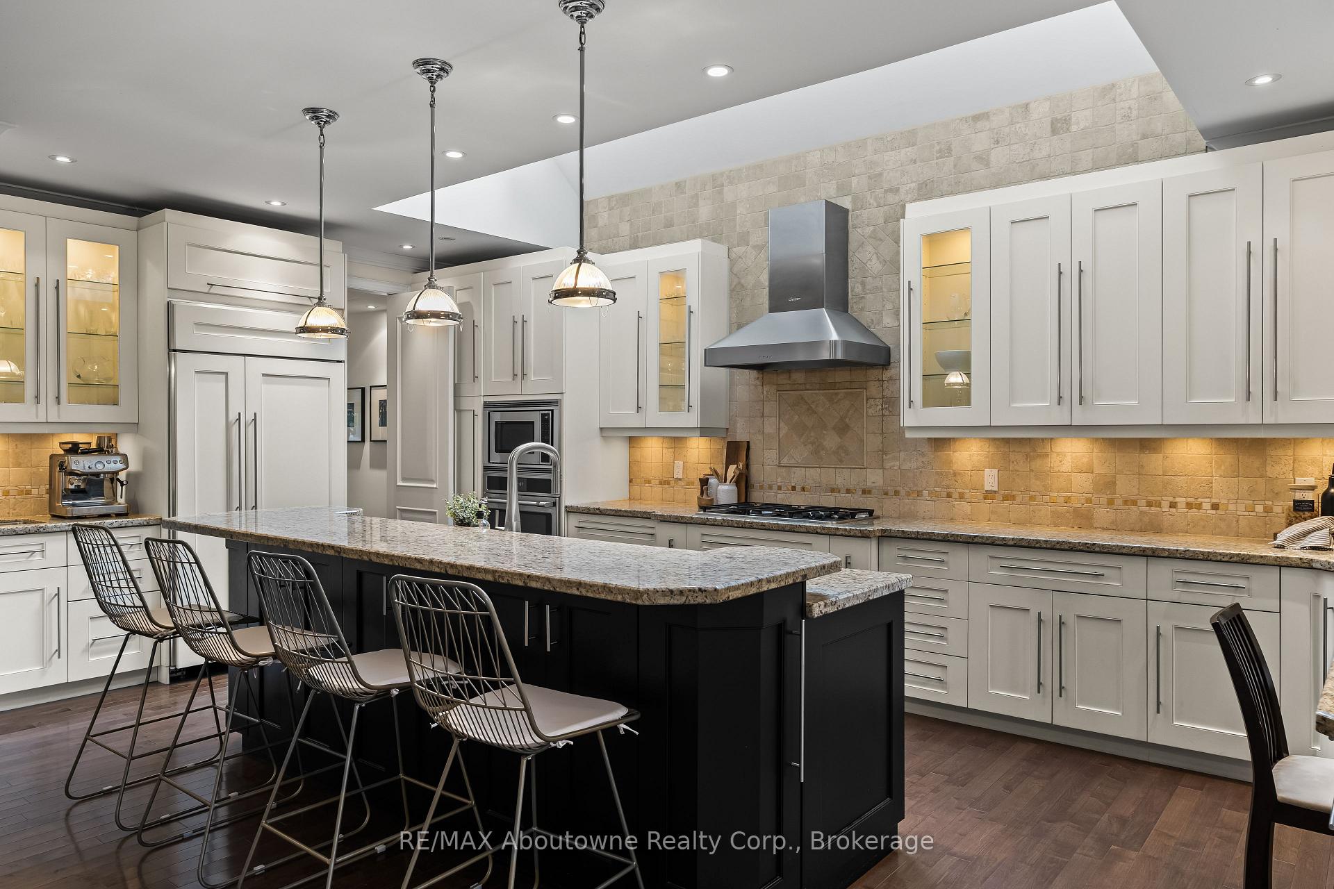 Photo 9 of 370 Christina Drive, Oakville, Southwest — HOMEH