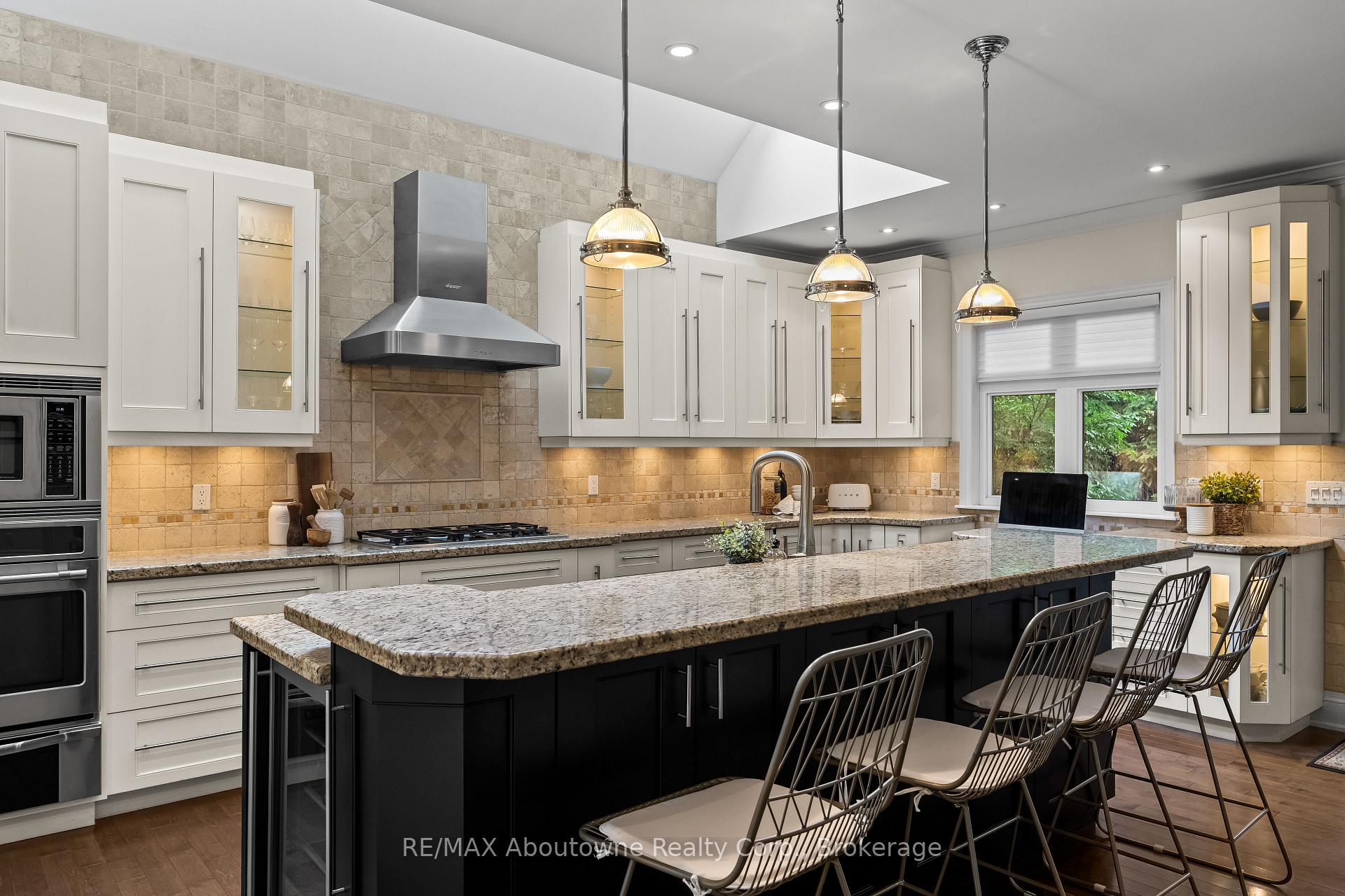 Photo 12 of 370 Christina Drive, Oakville, Southwest — HOMEH