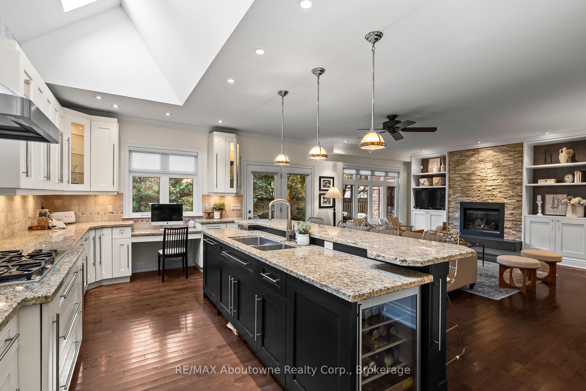 Photo 13 of 370 Christina Drive, Oakville, Southwest — HOMEH