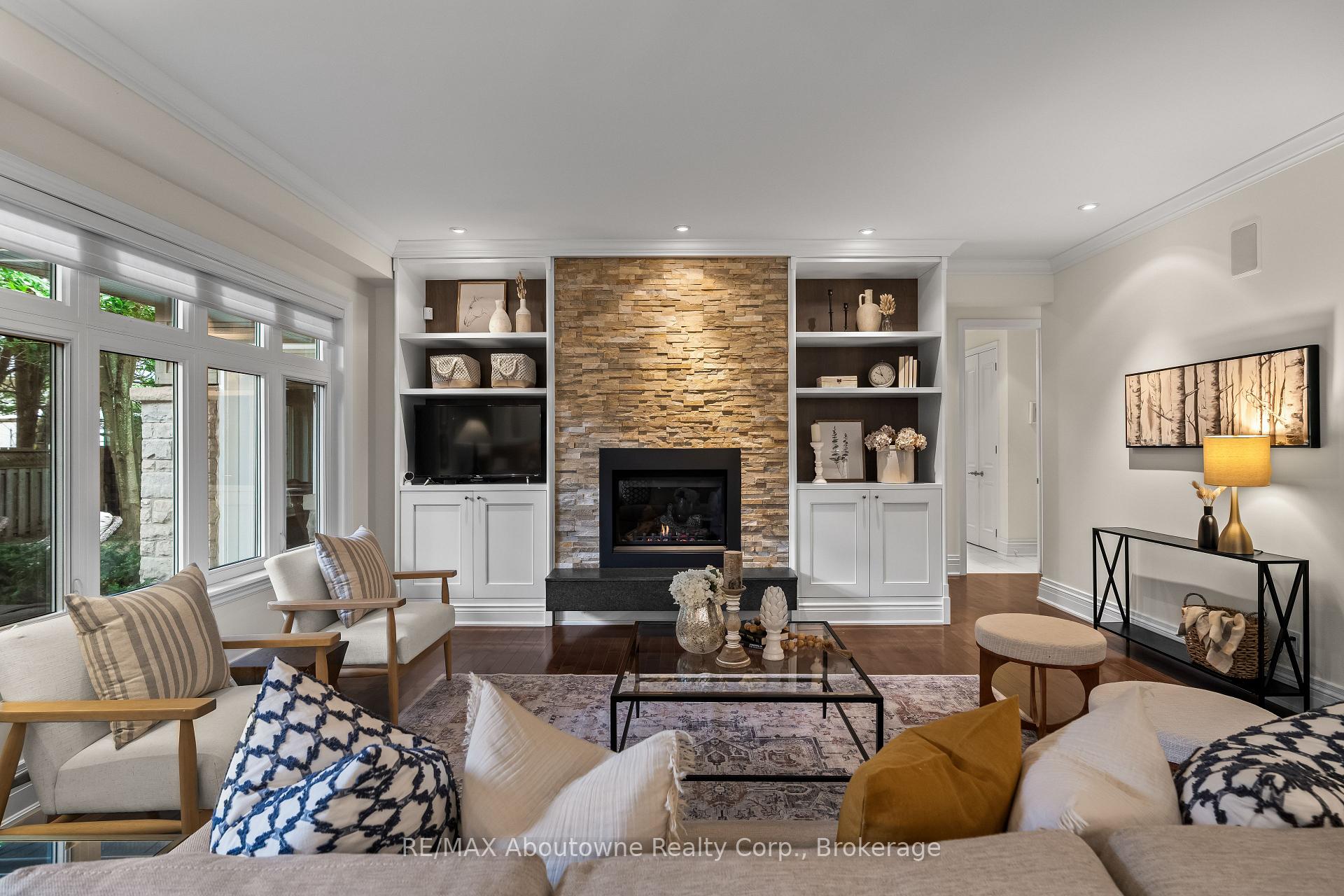 Photo 17 of 370 Christina Drive, Oakville, Southwest — HOMEH