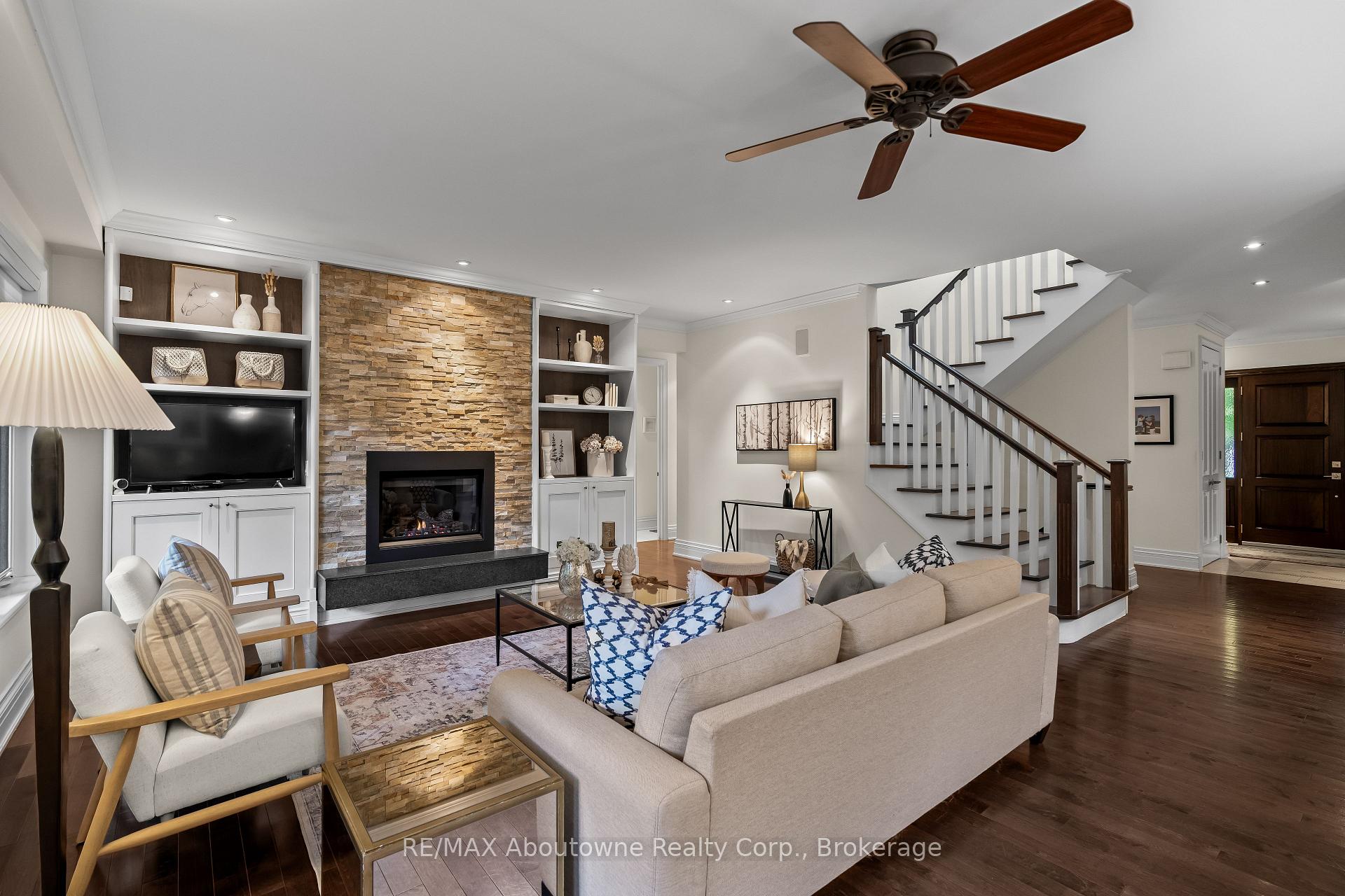 Photo 18 of 370 Christina Drive, Oakville, Southwest — HOMEH