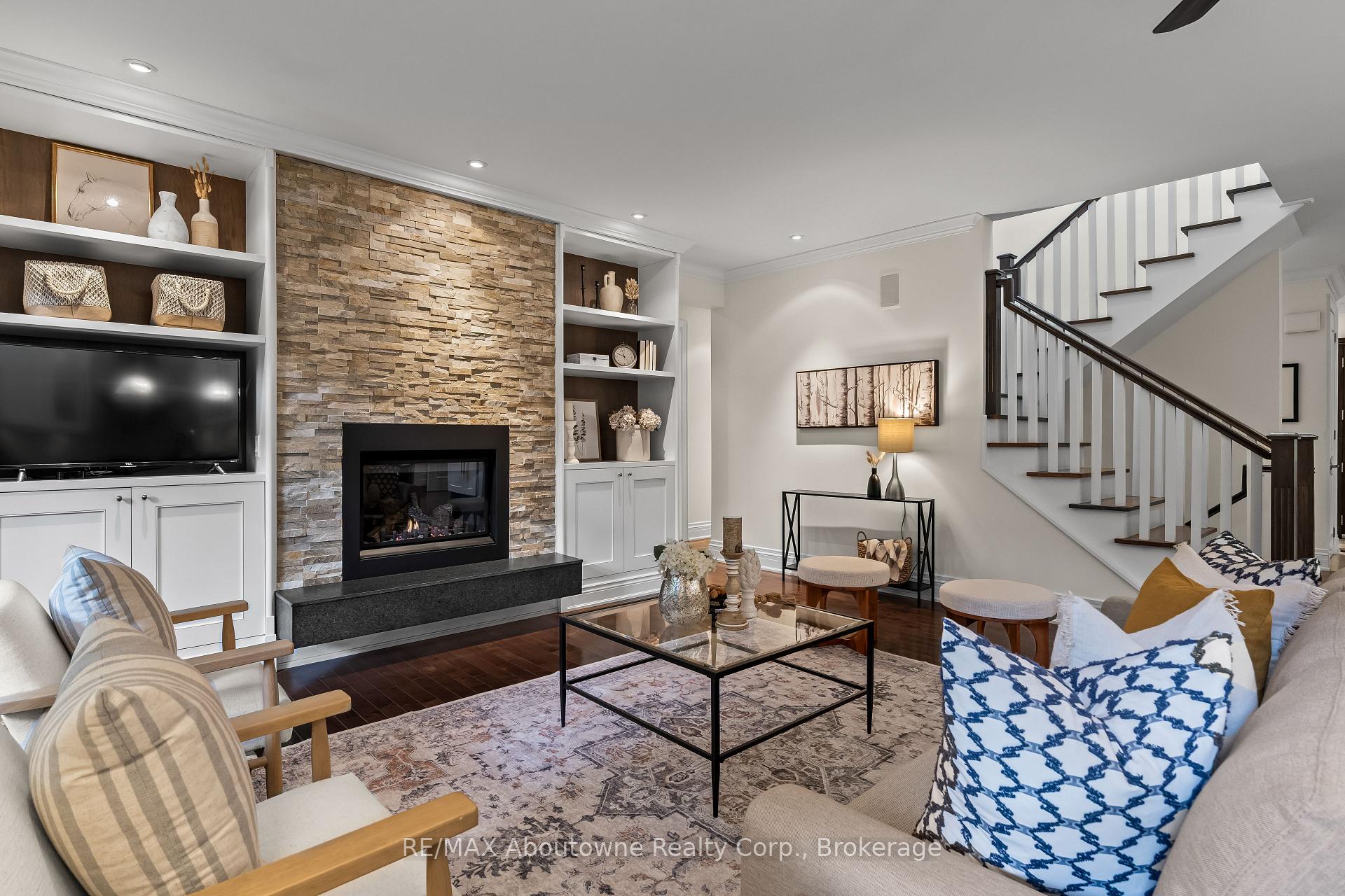 Photo 19 of 370 Christina Drive, Oakville, Southwest — HOMEH