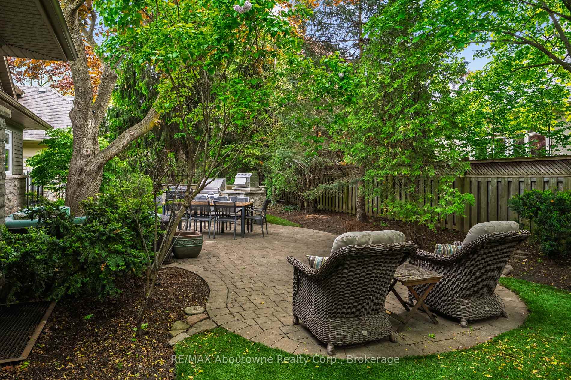 Photo 25 of 370 Christina Drive, Oakville, Southwest — HOMEH