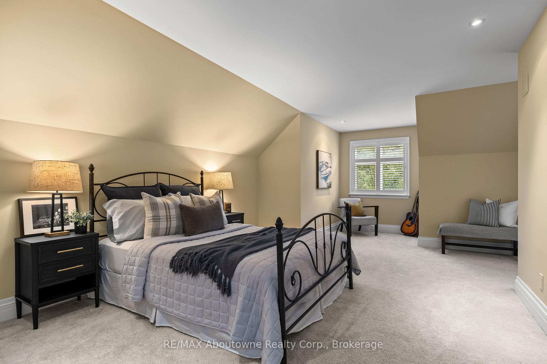Photo 27 of 370 Christina Drive, Oakville, Southwest — HOMEH