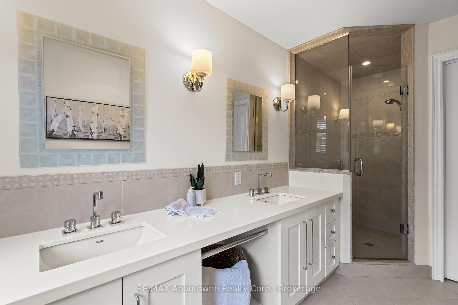 Photo 28 of 370 Christina Drive, Oakville, Southwest — HOMEH