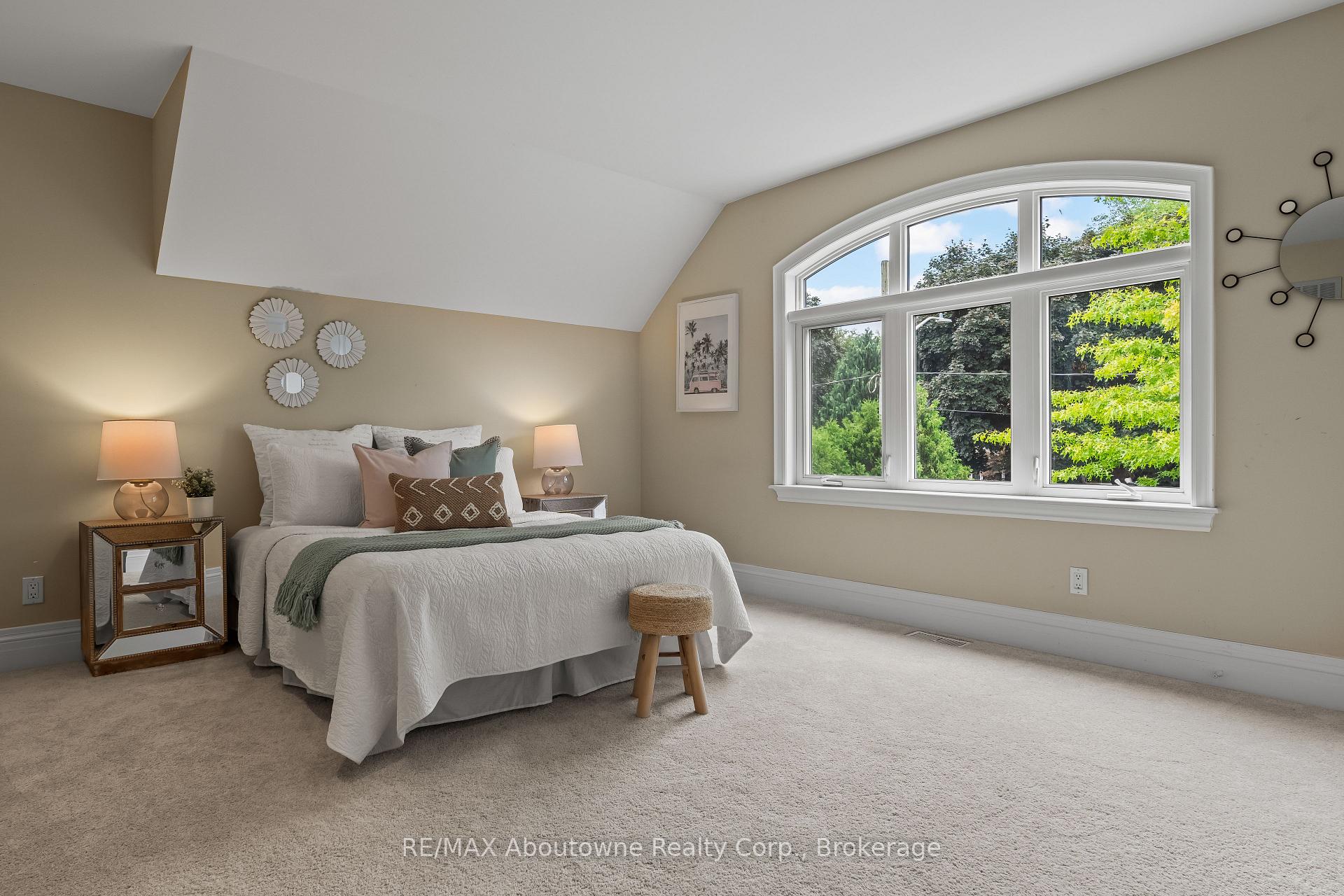 Photo 29 of 370 Christina Drive, Oakville, Southwest — HOMEH